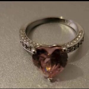 Elegant Silver and Pink Heart Ring